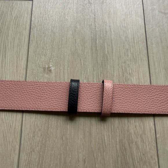 Gucci Authentic Black and Pink Reversible Leather Belt with Gold Buckle. Size 80 main image 7